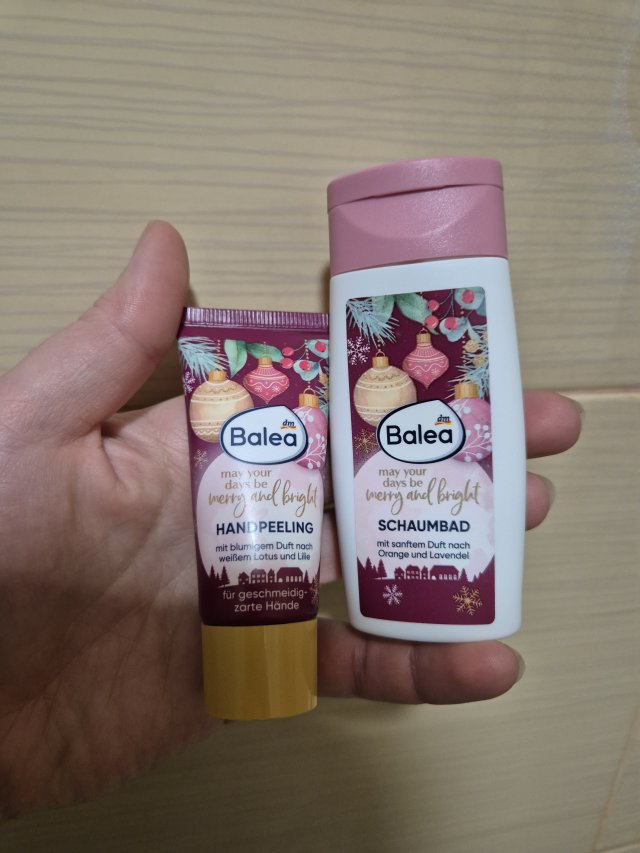 Denkowanie część druga :) Luty: Walentynkowy klimat, wszystkie odcienie czerwieni i różowego, a także z serduszkami, buziakami oraz motyw kwiatowy