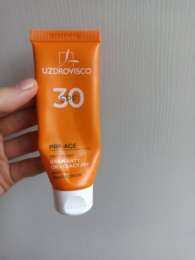 Denkowanie część druga :) Luty: Walentynkowy klimat, wszystkie odcienie czerwieni i różowego, a także z serduszkami, buziakami oraz motyw kwiatowy