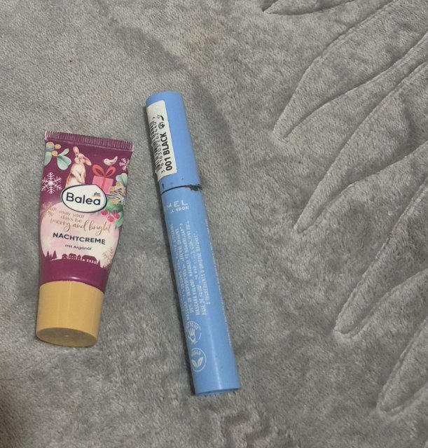 Denkowanie część druga :) Luty: Walentynkowy klimat, wszystkie odcienie czerwieni i różowego, a także z serduszkami, buziakami oraz motyw kwiatowy