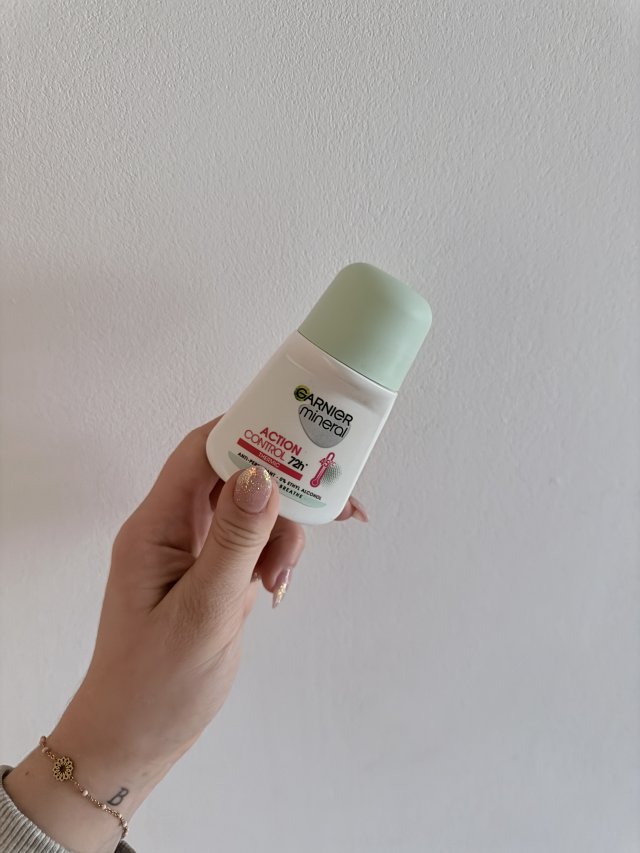 Denkowanie część druga :) Luty: Walentynkowy klimat, wszystkie odcienie czerwieni i różowego, a także z serduszkami, buziakami oraz motyw kwiatowy