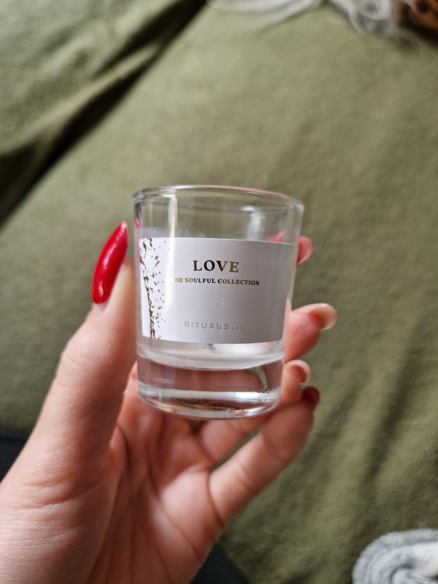 Denkowanie część druga :) Luty: Walentynkowy klimat, wszystkie odcienie czerwieni i różowego, a także z serduszkami, buziakami oraz motyw kwiatowy