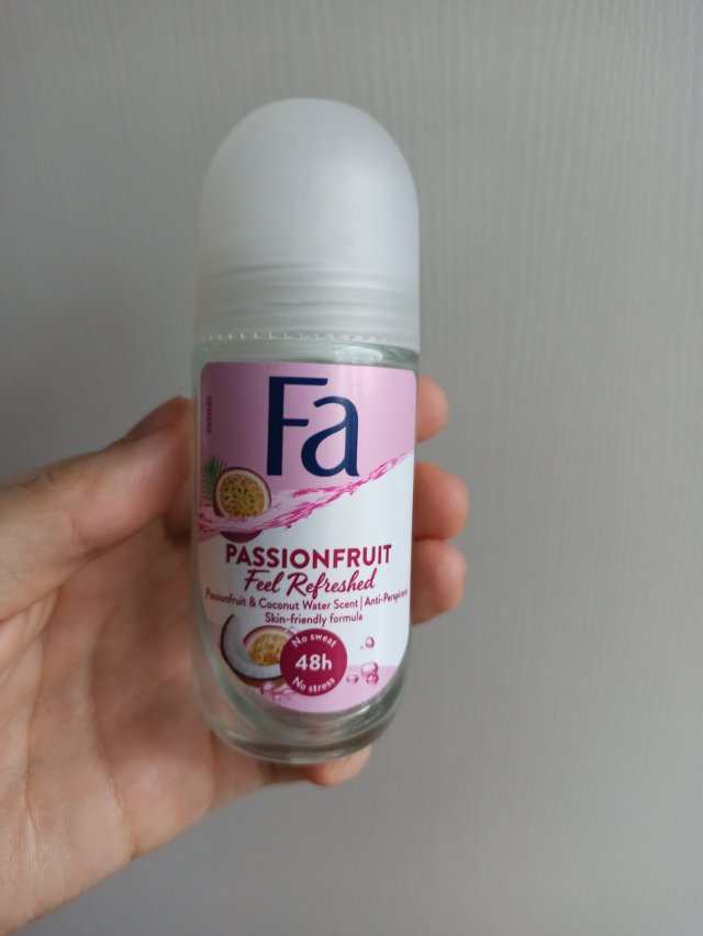 Denkowanie część druga :) Luty: Walentynkowy klimat, wszystkie odcienie czerwieni i różowego, a także z serduszkami, buziakami oraz motyw kwiatowy