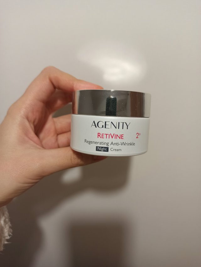 Denkowanie część druga :) Luty: Walentynkowy klimat, wszystkie odcienie czerwieni i różowego, a także z serduszkami, buziakami oraz motyw kwiatowy