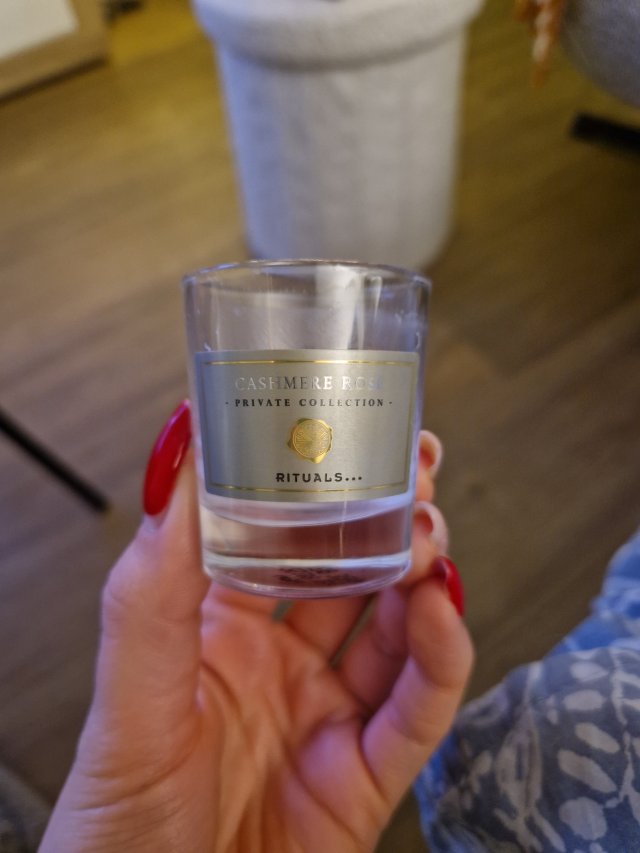 Denkowanie część druga :) Luty: Walentynkowy klimat, wszystkie odcienie czerwieni i różowego, a także z serduszkami, buziakami oraz motyw kwiatowy