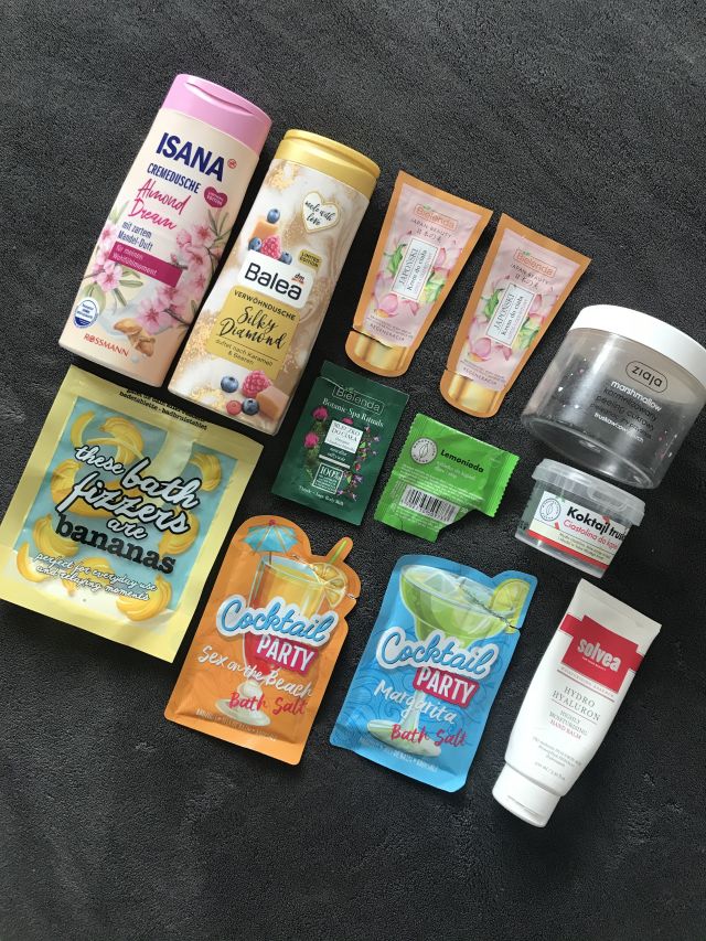 akcja denkowanie! grudzień - kosmetyki w świątecznych opakowaniach i świątecznych kolorach 🎄❄️⛄🎀🎁🎅