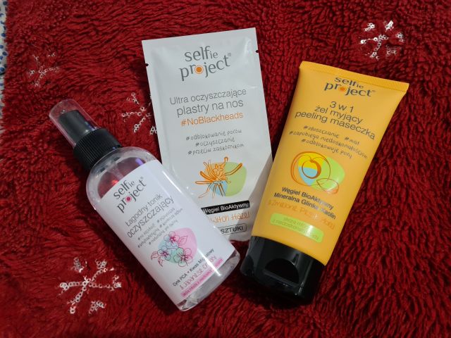 Selfie Project Żel, peeling i maseczka do twarzy, 3w1, Myjący, Węgiel BioAktywny, Mineralna glinka kaolin & zmielone pestki moreli