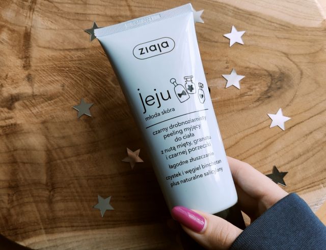 Ziaja Jeju, Młoda skóra, Peeling do ciała, Czarny, Myjący, Z nutą czarnej mięty i porzeczki