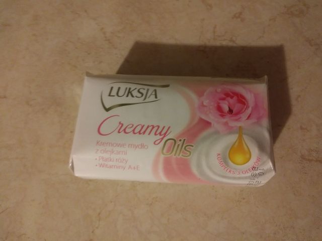 Luksja Creamy, Mydło w kostce, Oils, Płatki róży i witaminy A + E