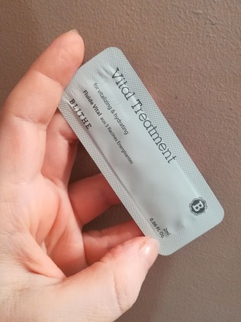 Blithe Vital Treatment, 5 Energy Roots, Nawadniająco - rewitalizująca esencja dla skóry suchej