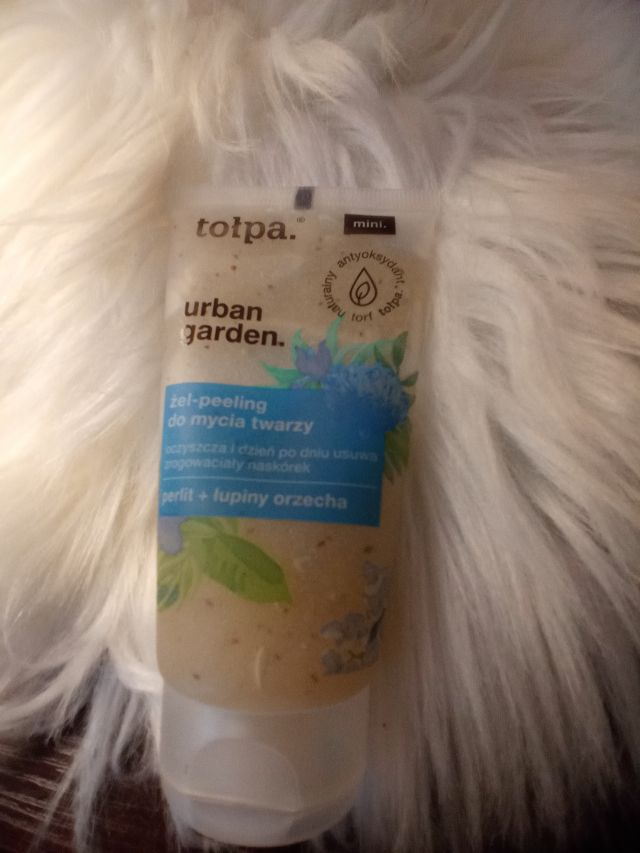 Tołpa Urban Garden, Żel-peeling do mycia twarzy, Perlit + łupiny orzecha data-recommend=