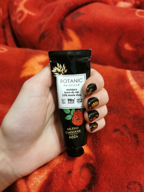 Botanic SkinFood Krem do rąk, Otulający, Mleko owsiane, róża, 15% masła Shea