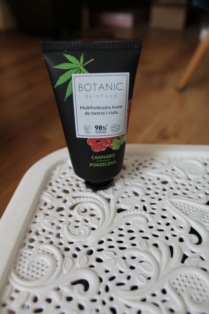 Botanic SkinFood Krem do twarzy i ciała, Multifunkcyjny, Cannabis i porzeczka
