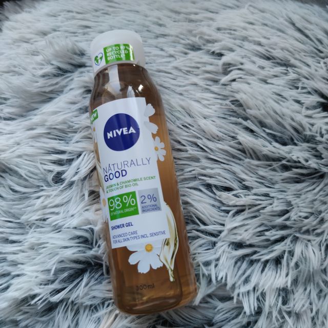 Nivea Naturally Good, Żel pod prysznic, Jaśmin, rumianek i Bio olejek