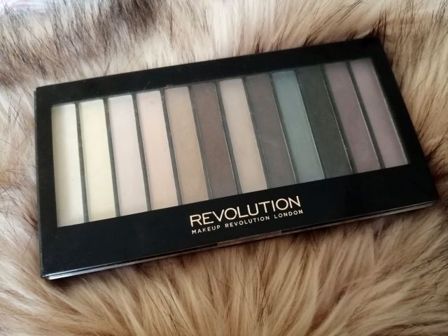 Makeup Revolution Paleta cieni, Redemption Palette Essential Mattes