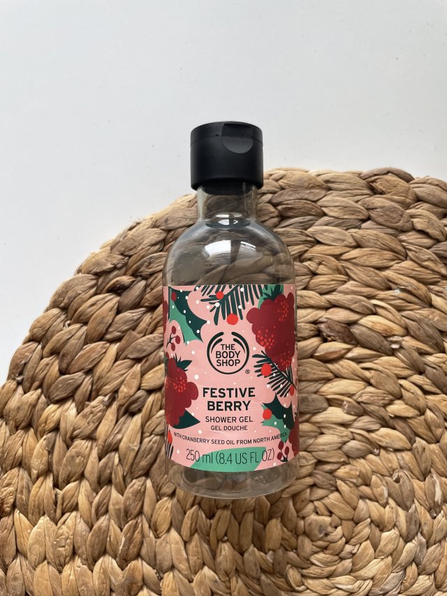 akcja denkowanie! grudzień - kosmetyki w świątecznych opakowaniach i świątecznych kolorach 🎄❄️⛄🎀🎁🎅