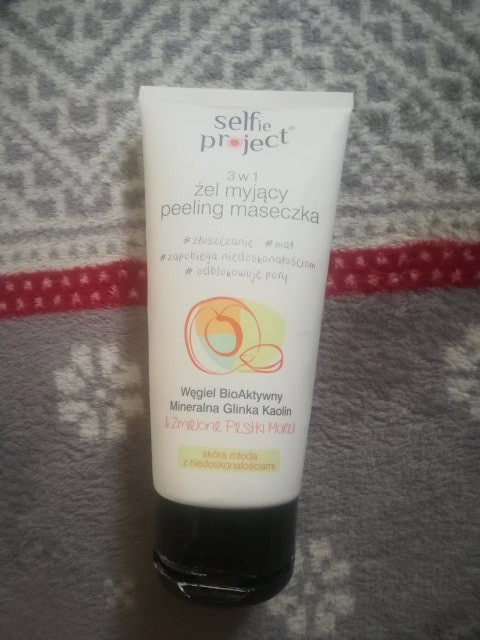 Selfie Project Żel, peeling i maseczka do twarzy, 3w1, Myjący, Węgiel BioAktywny, Mineralna glinka kaolin & zmielone pestki moreli