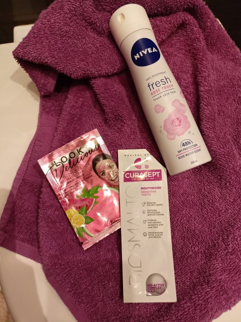 akcja denkowanie! grudzień - kosmetyki w świątecznych opakowaniach i świątecznych kolorach 🎄❄️⛄🎀🎁🎅