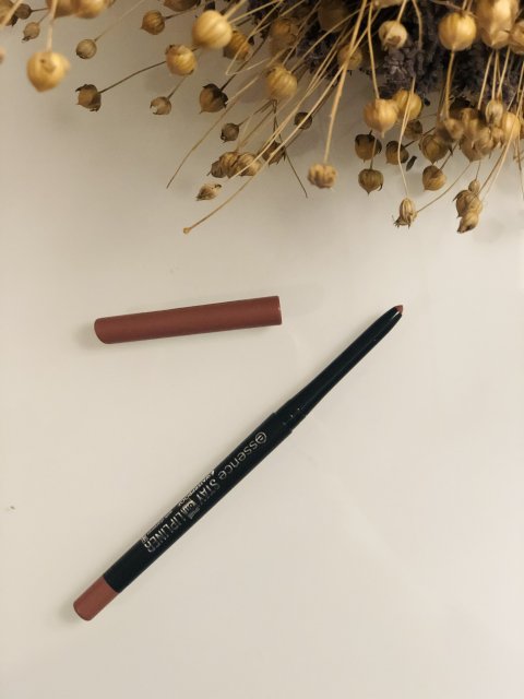 Stay 8h Waterproof Lipliner essence