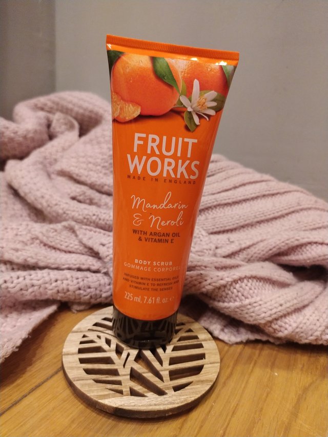 Grace Cole Peeling do ciała, Mandarin & Neroli, Argan Oil & Vitamin E