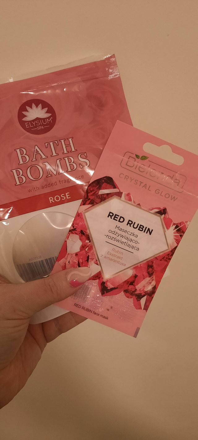 akcja denkowanie! grudzień - kosmetyki w świątecznych opakowaniach i świątecznych kolorach 🎄❄️⛄🎀🎁🎅