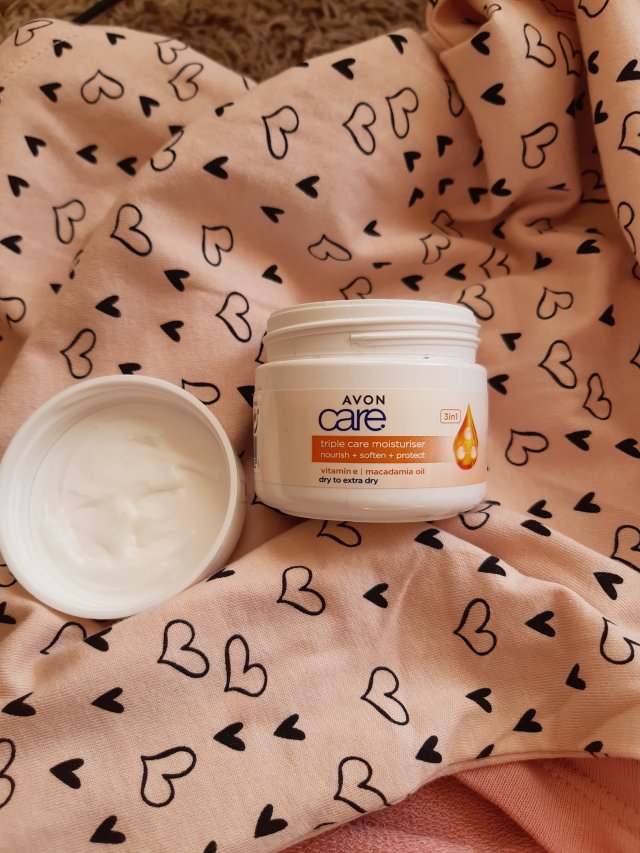 Avon Care, Nawilżający krem do twarzy 3w1, Z witaminą E