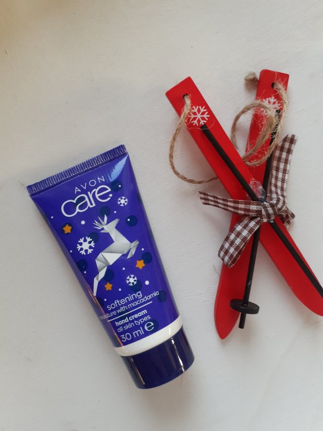 Avon Care, krem do rąk z orzechami makadamia