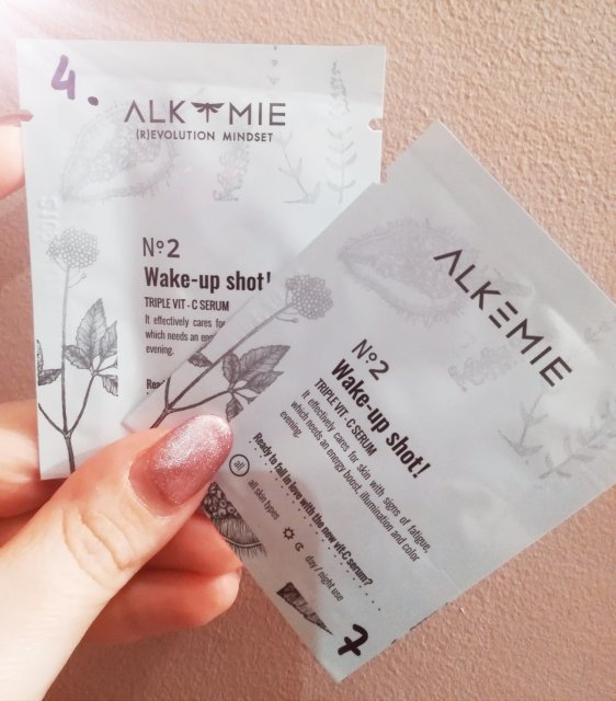 Alkemie Wake-up shot!, Serum do twarzy, Z potrójną witaminą C 
