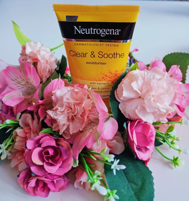 Neutrogena Clear & Soothe, Krem do twarzy, Moisturiser, Z kurkumą 