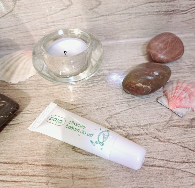 Ziaja Balsam do ust, Oliwkowy