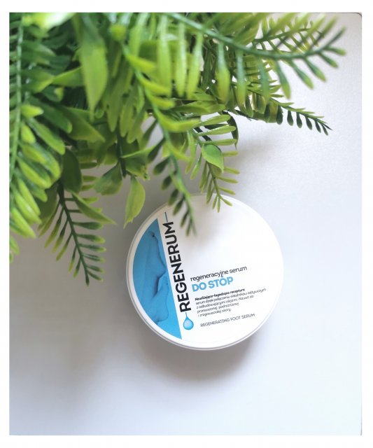 Regenerum Regeneracyjne serum do stóp, Nawilżająco-łagodząca receptura