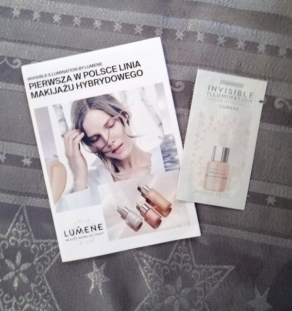 Lumene Invisible Illumination, Rozświetlacz z serum, Kolor Rosy Dawn