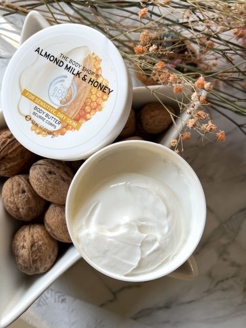 The Body Shop Masło do ciała, Almond Milk & Honey