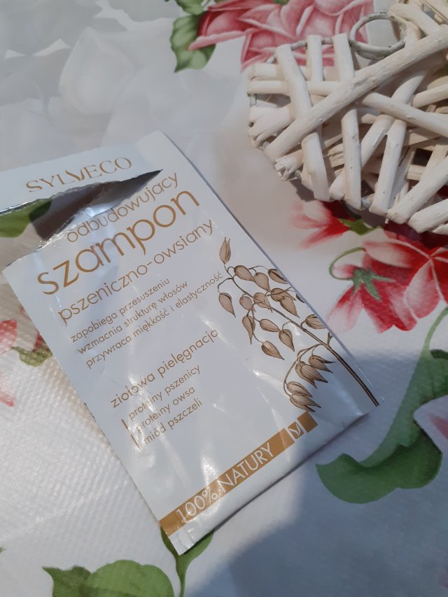 Sylveco Szampon do włosów, Odbudowujący, Pszeniczno-owsiany
