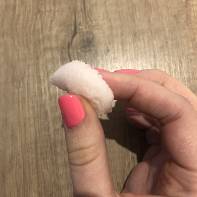 Peeling slodka malinowa babeczka