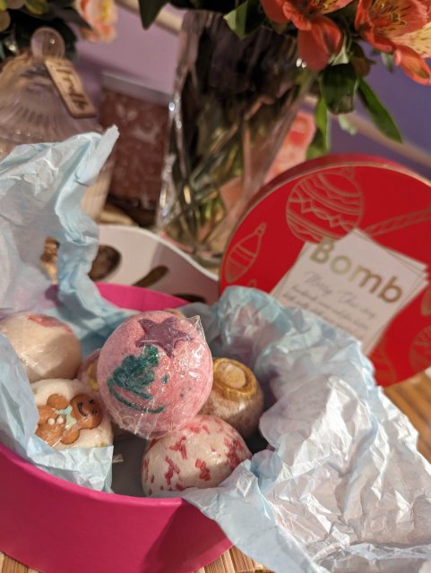 Bomb Cosmetics Merry & Bright kremowa kuleczka