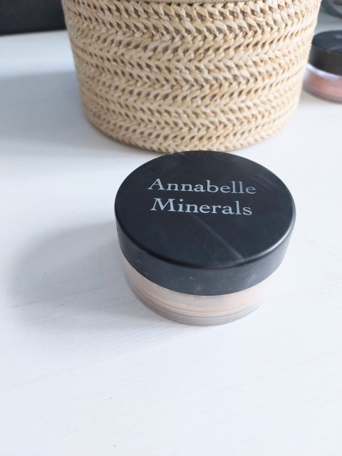 Annabelle Minerals Podkład mineralny do twarzy, Rozświetlający, Golden Fair 