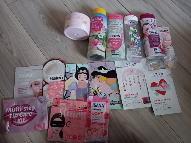 akcja denkowanie! grudzień - kosmetyki w świątecznych opakowaniach i świątecznych kolorach 🎄❄️⛄🎀🎁🎅