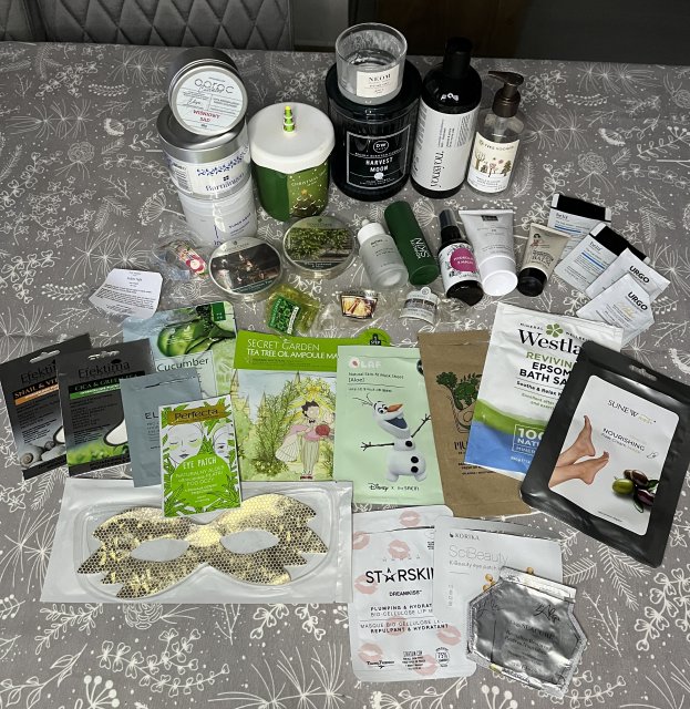 akcja denkowanie! grudzień - kosmetyki w świątecznych opakowaniach i świątecznych kolorach 🎄❄️⛄🎀🎁🎅