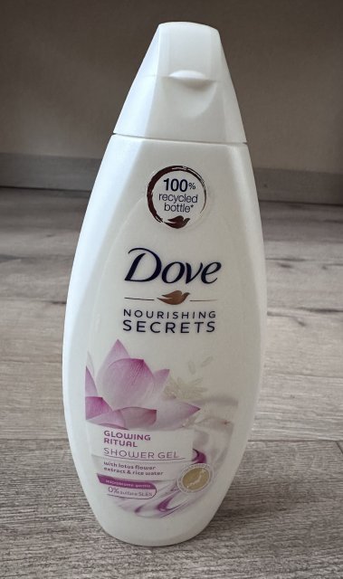 Dove Care by Nature, Żel pod prysznic, Glowing, Lotus Flower & Rice Water