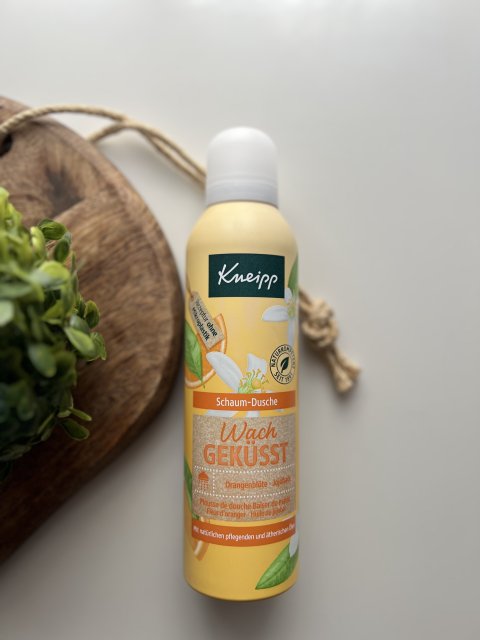 Kneipp Pianka pod prysznic, Wachgekusst, Kwiat pomarańczy i olejek jojoba