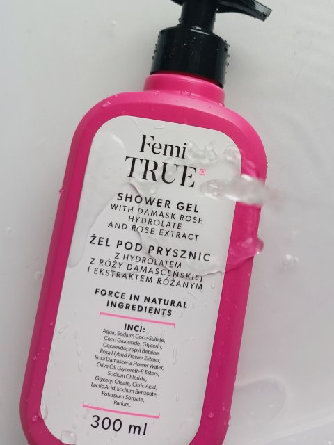 Femi TRUE Żel pod prysznic, Z hydrolatem z róży damasceńskiej i ekstraktem różanym 