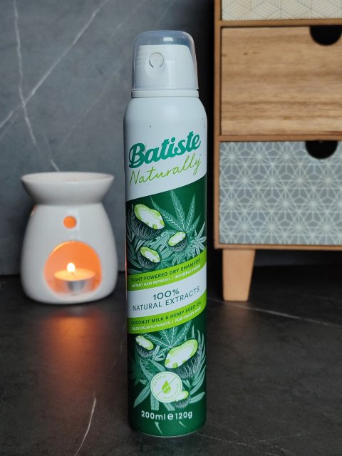 Batiste Naturally, Suchy szampon do włosów, Olej z Konopi 