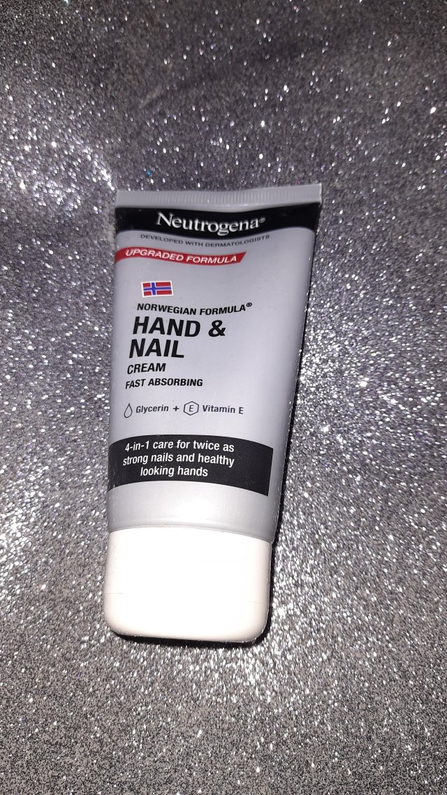 Neutrogena Formuła Norweska, Krem do rąk i paznokci, Kompleksowa formuła 4w1