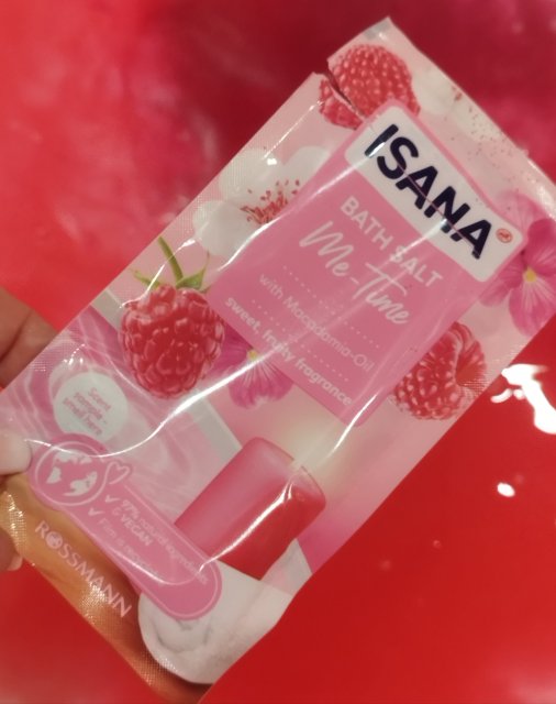 Isana Sól do kąpieli, Me-Time, Zapach malin i olejku macadamia