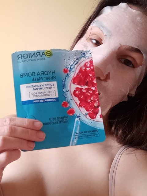 Garnier Skin Naturals, Hydra Bomb, Maska do twarzy w płacie, Super nawilżenie, Ekstrakt z granatu i kwas hialuronowy
