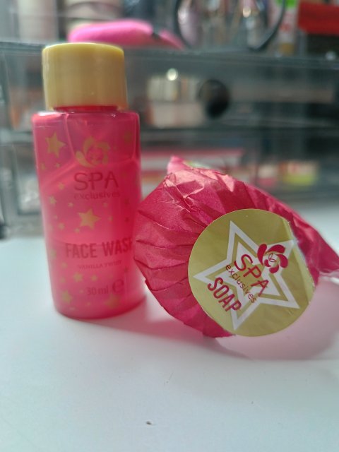 akcja denkowanie! grudzień - kosmetyki w świątecznych opakowaniach i świątecznych kolorach 🎄❄️⛄🎀🎁🎅