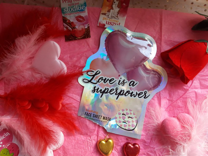 Maxbrands Marketing B.V. Face Sheet Mask, Maseczka do twarzy w płacie, Love is a Superpower