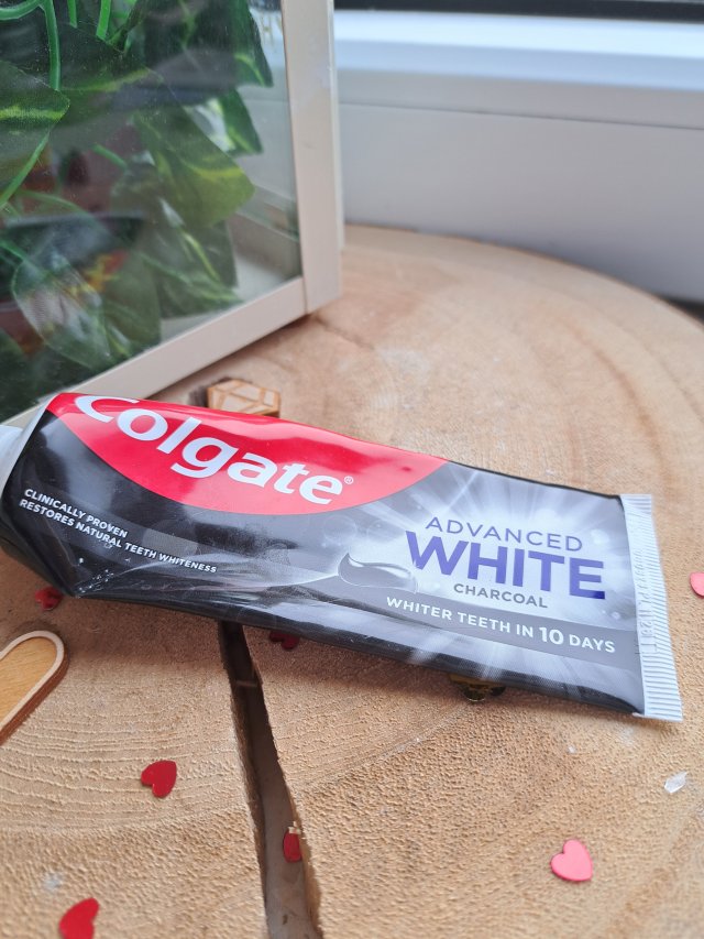 Colgate Pasta do zębów, Advanced White, Charcoal Whiter Teeth in 10 Days