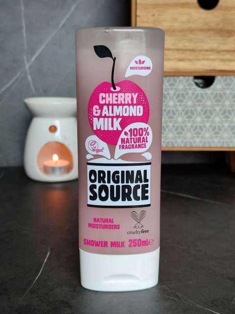 Original Source Żel pod prysznic, Cherry and Almond Milk