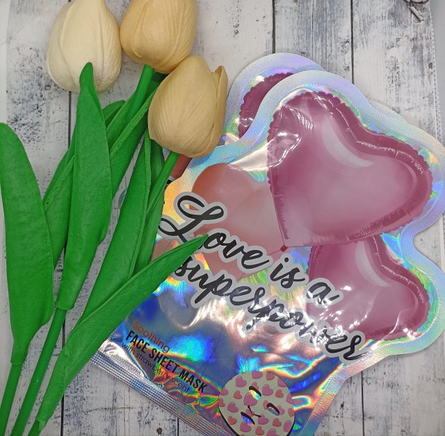 Maxbrands Marketing B.V. Face Sheet Mask, Maseczka do twarzy w płacie, Love is a Superpower